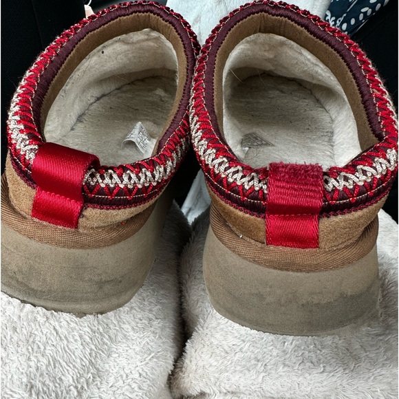 Tazz platform Uggs size 8 feels like a 9 - Picture 3 of 5
